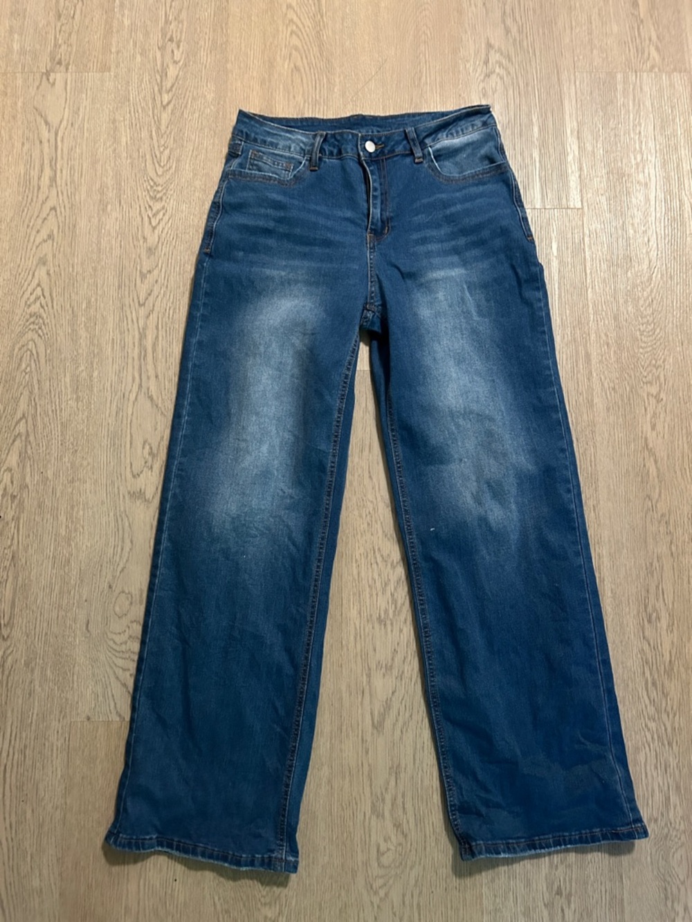 High-Rise Wide-Leg Jeans in Medium Blue Wash